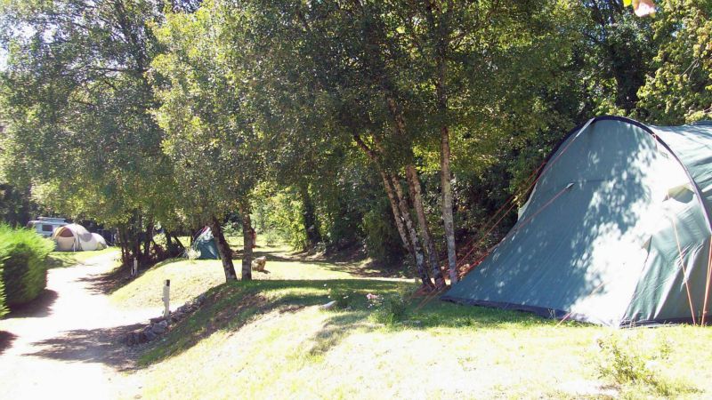 Camping Lot : Votre emplacement pour tente en camping d'Occitanie