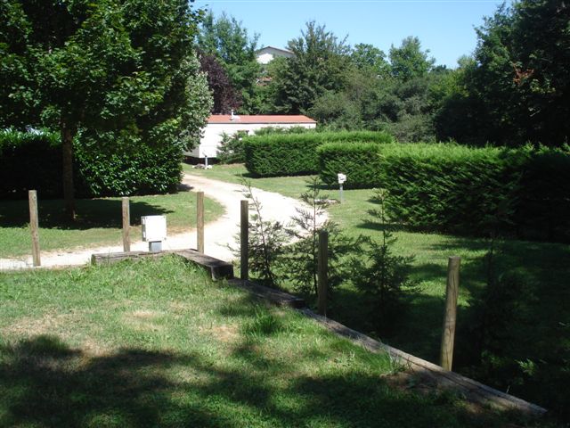 ᐃ LA GARRIGUE ***, emplacements délimités Camping Lot : emplacements délimités par des haies