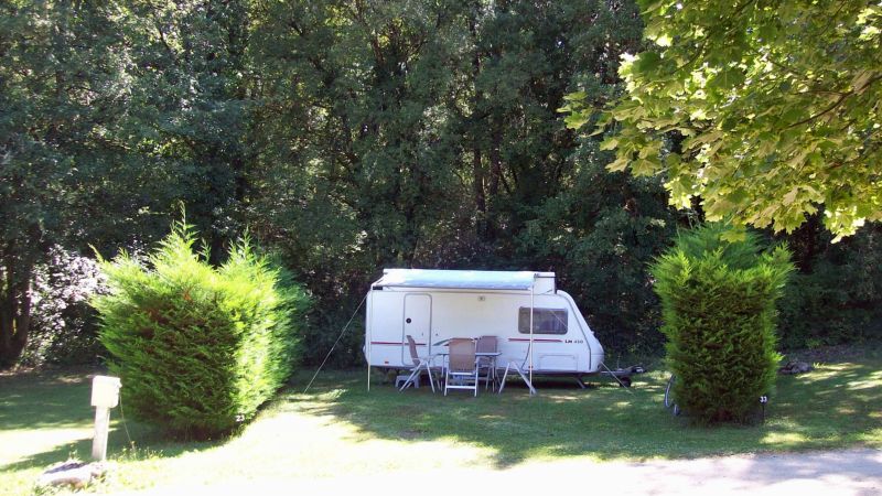 Camping Lot : Réserver votre emplacement caravane en camping du Lot