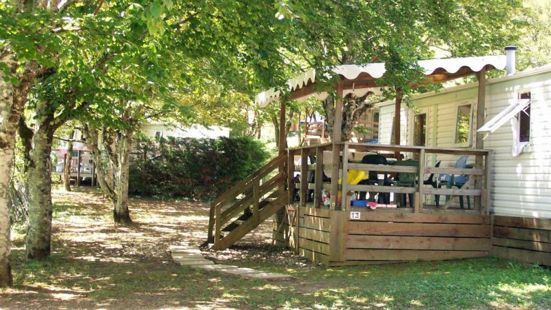 ᐃ LA GARRIGUE ***, Location de mobil-home Camping Lot : Camping du Lot avec location de mobile-home équipé de terrasse