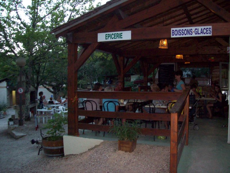 Camping Lot : snack bar épicerie Pizzas Loubressac